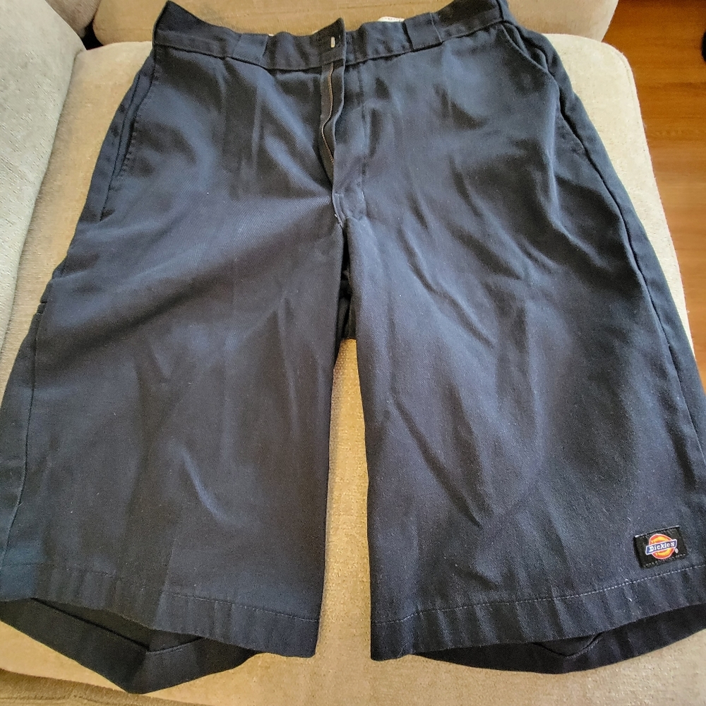 Mens Dickies loose fit shorts, sz32, drk blue, worn once by orig seller.